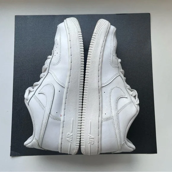 Nike - Air Force One - White - Boys Size 5.5 Youth - Picture 3 of 8